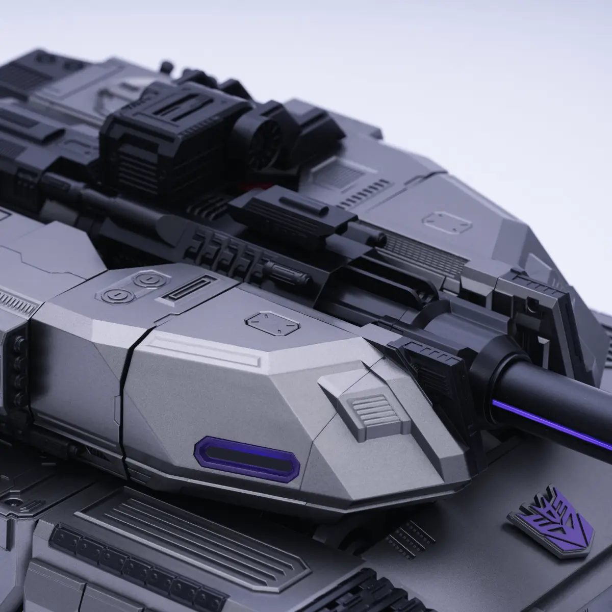 Flagship Megatron Auto-Converting Robot (Limited Edition) - Image 17