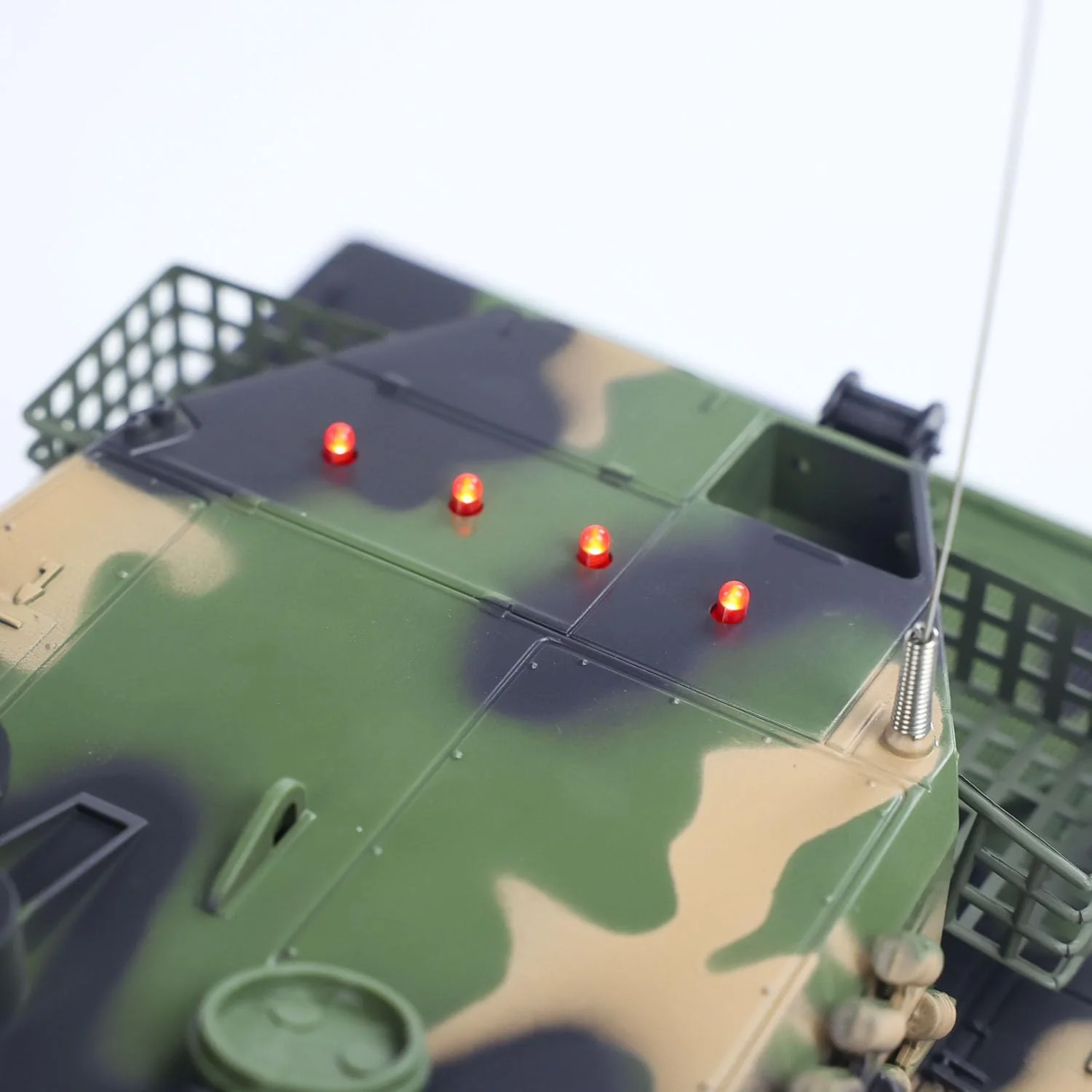 Heng Long® 1/24 RC Battle Tank Leopard 2A5 – BB Shooting, Infrared Battle, Spray Smoke & Real Sound Effects - Image 5