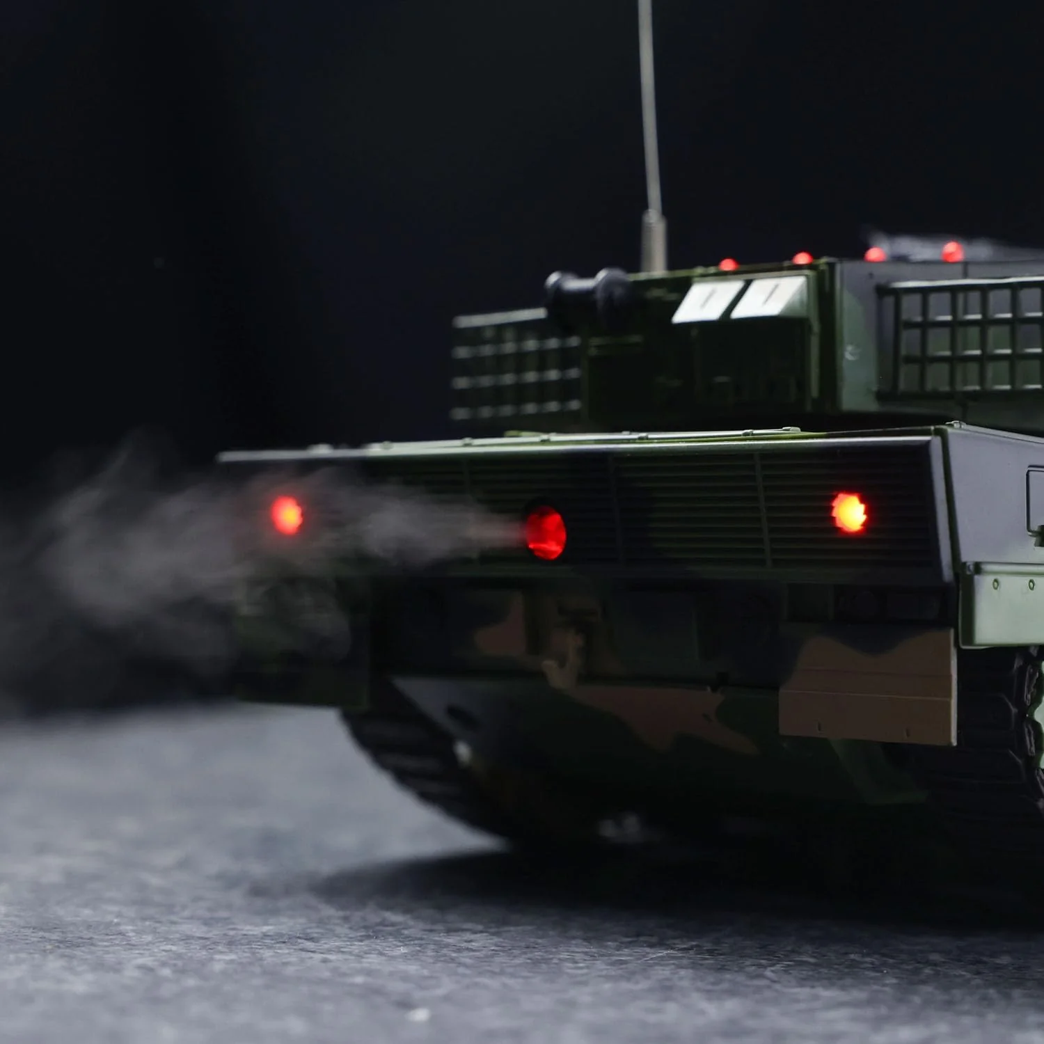 Heng Long® 1/24 RC Battle Tank Leopard 2A5 – BB Shooting, Infrared Battle, Spray Smoke & Real Sound Effects - Image 6
