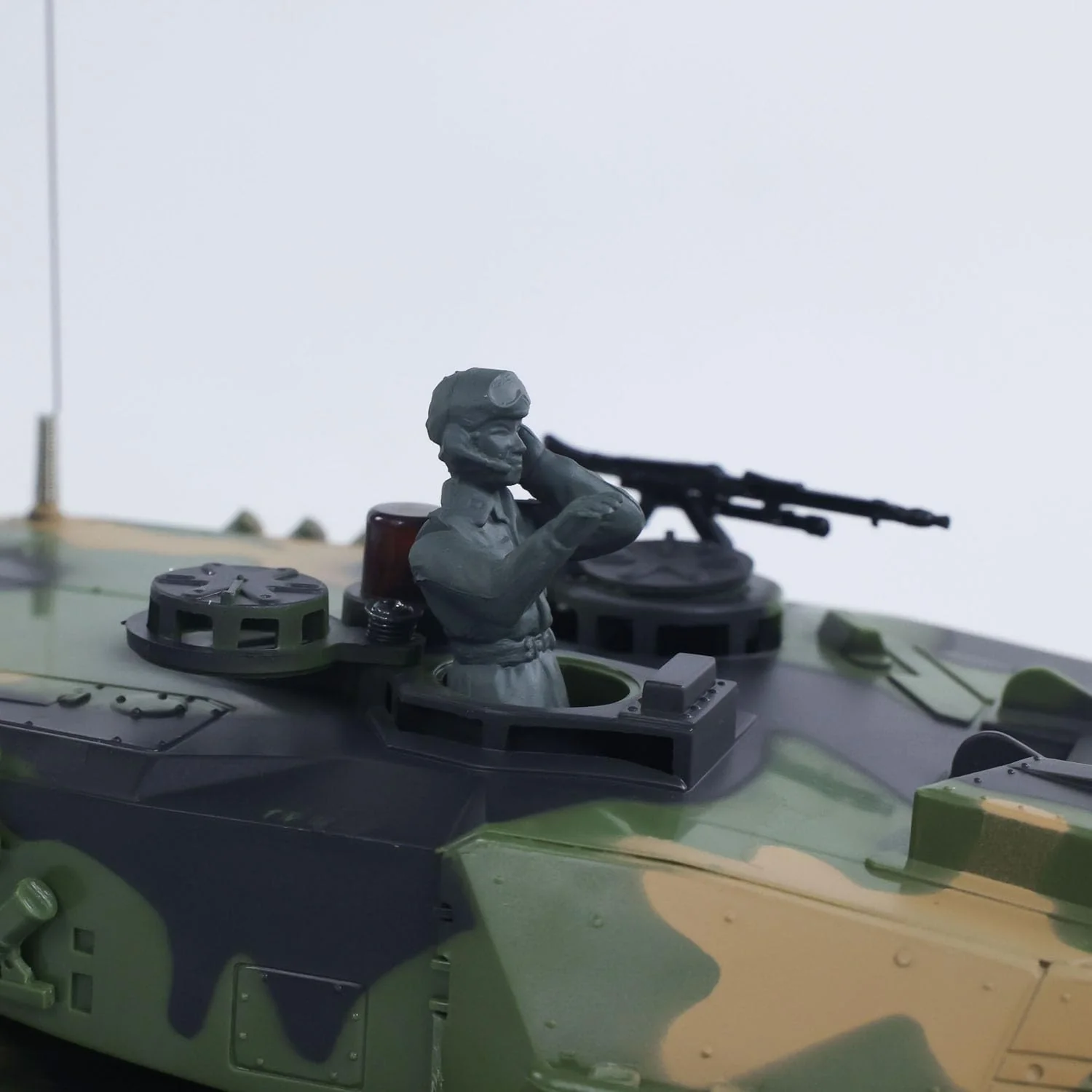 Heng Long® 1/24 RC Battle Tank Leopard 2A5 – BB Shooting, Infrared Battle, Spray Smoke & Real Sound Effects - Image 8