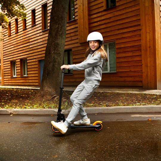 McLaren MCS02 Licensed Scooter (Suitable for 6-9 years) - Image 19