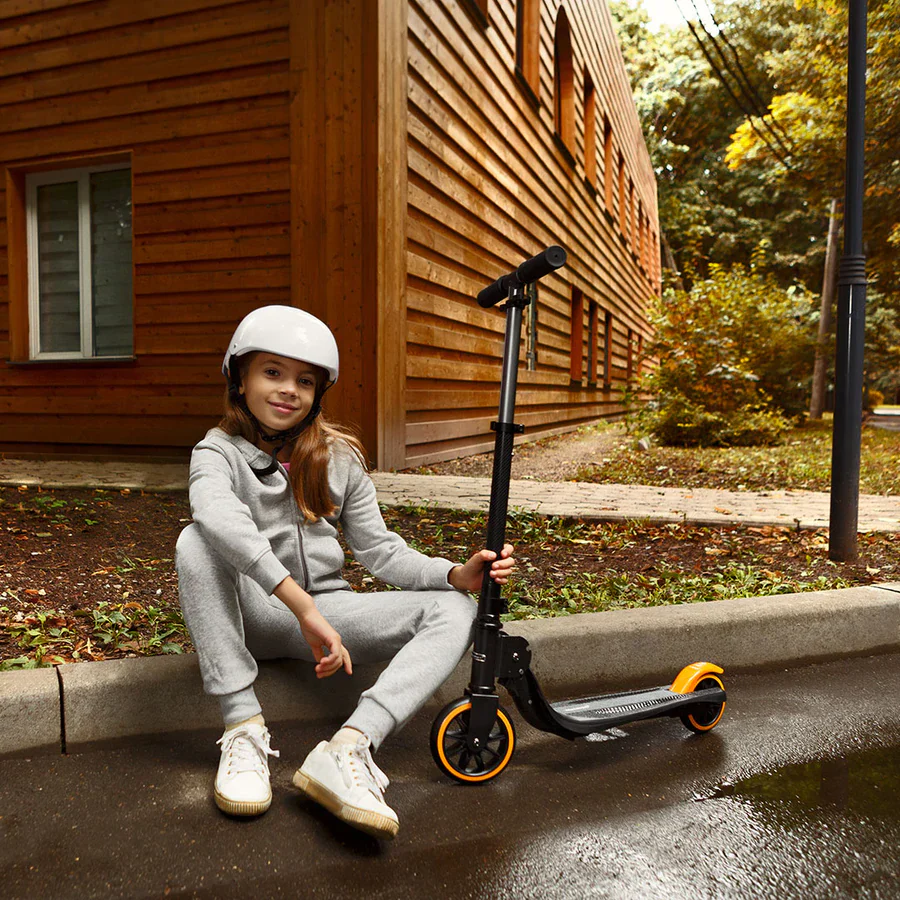 McLaren MCS02 Licensed Scooter (Suitable for 6-9 years) - Image 20