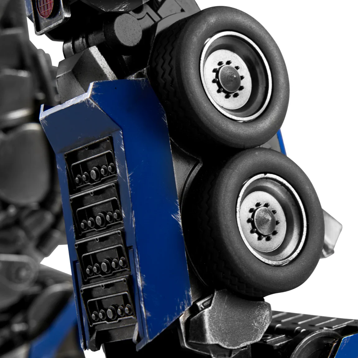 Optimus Prime Rise of the Beasts Signature Robot (Limited Edition) - Image 11
